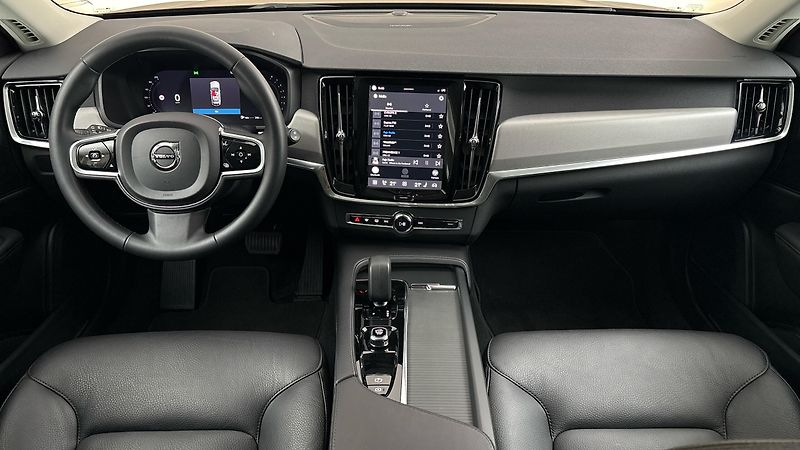 Volvo V90 2.0 B4 AUT Momentum Pro - fotka 8 z 28