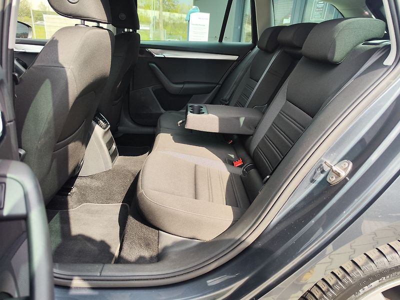 Škoda Octavia 1.6 TDi/85kW Ambition Plus - fotka 11 z 27
