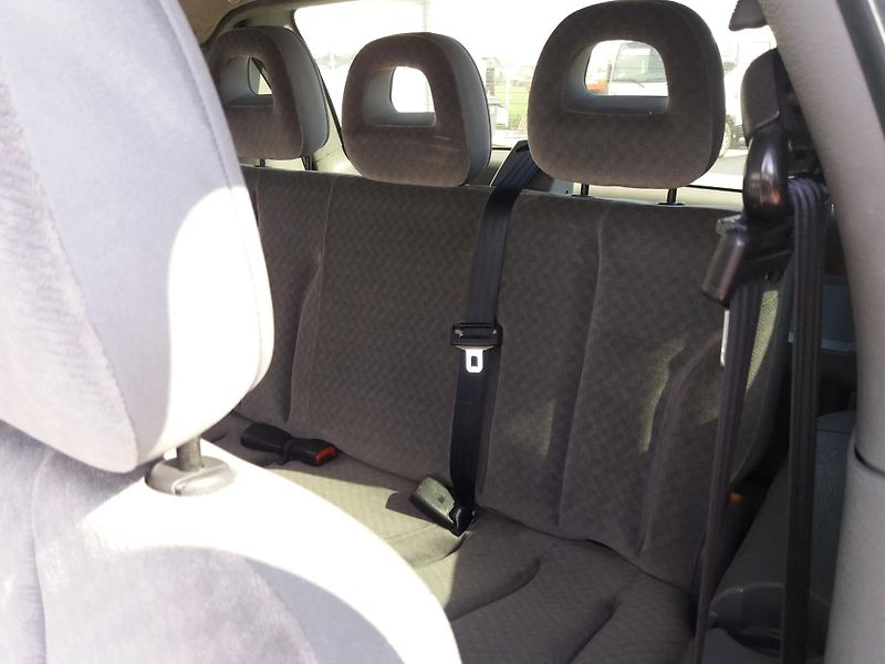 Chrysler Grand Voyager 2.8 CRD,110kW,AUTOMAT,7.MÍST!! - fotka 19 z 23