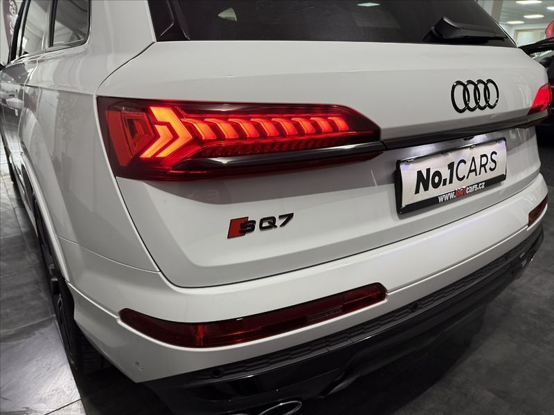 Audi SQ7 4,0   TFSI 507HP MATRIX B&O ČR - fotka 37 z 41