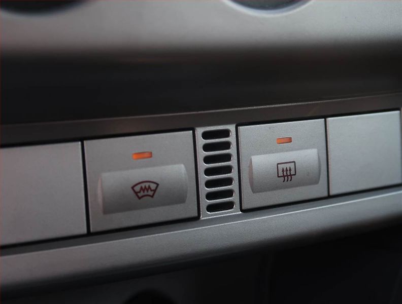 Ford Focus (2011) 1.6 16V, nová STK - fotka 17 z 17