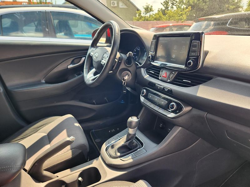 Hyundai i30 1.0-1.MAJITEL-AUTOMAT-KAMERA - fotka 12 z 12