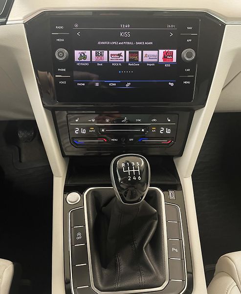 Volkswagen Passat 2.0TDI 110 kW BMT Elegance, ČR - fotka 17 z 29