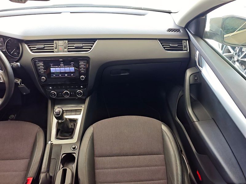 Škoda Octavia (2013) 1.4 TSi Elegance Tempomat - fotka 17 z 42