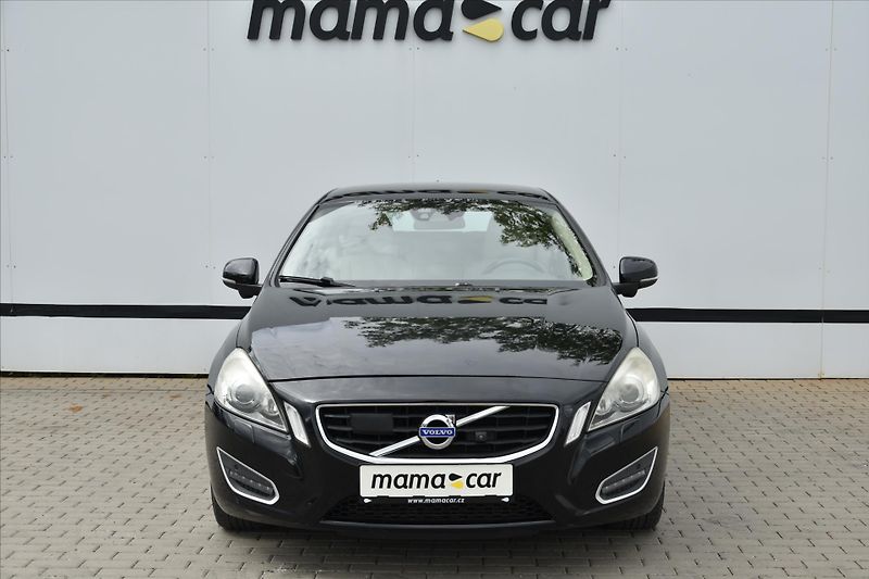 Volvo V60 D3 120kW SERVISNÍ KNIHA TAŽNÉ - fotka 2 z 20