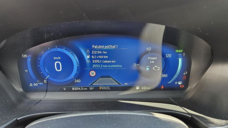 Ford Kuga (2023) 2.5i HEV 140 kW Titanium 4x4  - fotka 20 z 37