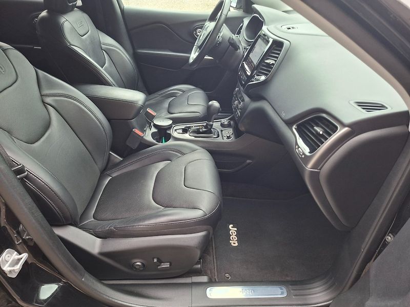 Jeep Cherokee (2019) 2.2M-JET 143kW 4X4 LIMITED - fotka 28 z 46