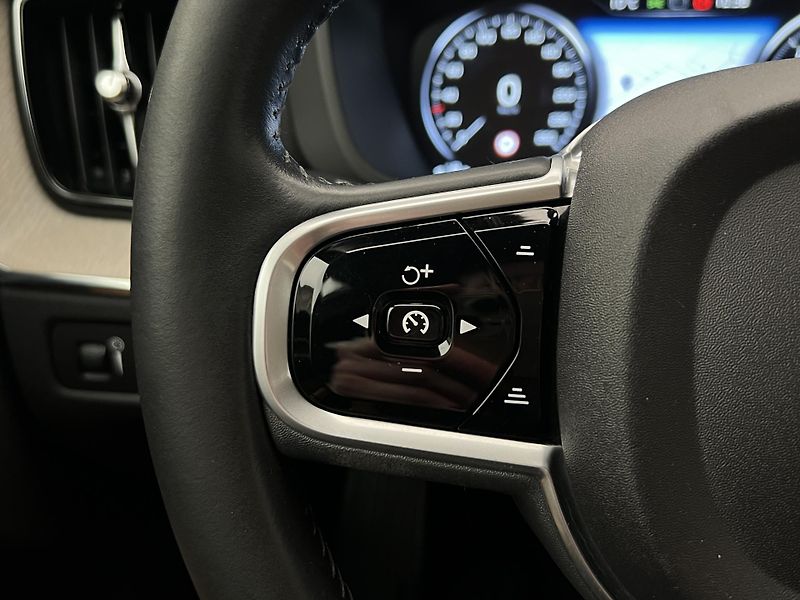 Volvo XC60 D4 AWD INSCRIPTION AUT CZ - fotka 22 z 42