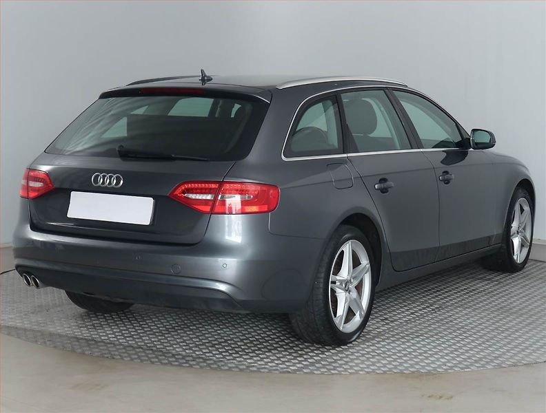 Audi A4 (2015) Sport 2.0 TDI, Navi, Bi-Xenony - fotka 5 z 18