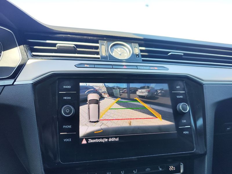 Volkswagen Passat 2.0 TDi/110kW Highline DSG ČR - fotka 26 z 37