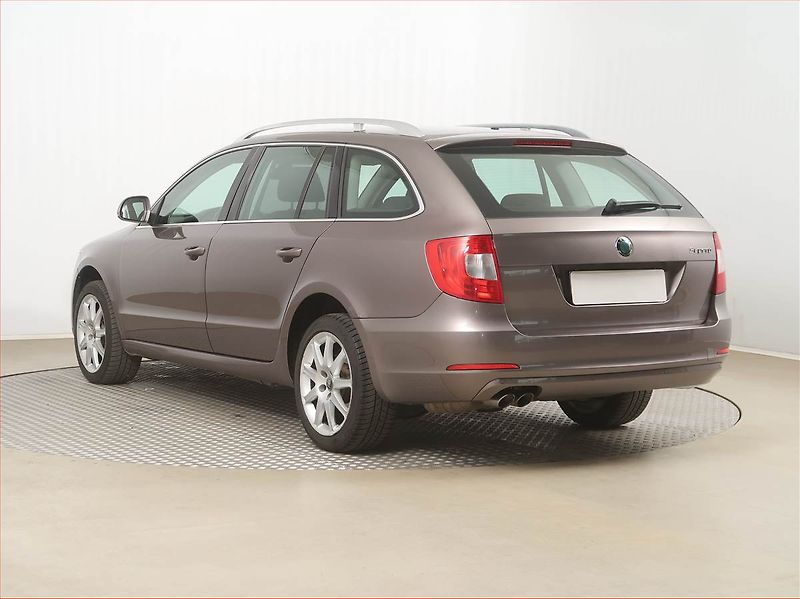 Škoda Superb (2010) 2.0 TDI, Xenony, Tempomat - fotka 4 z 14