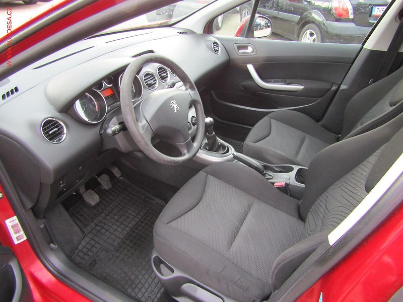 Peugeot 308 (2012) 1.4i 16V, ČR, AC - fotka 9 z 15
