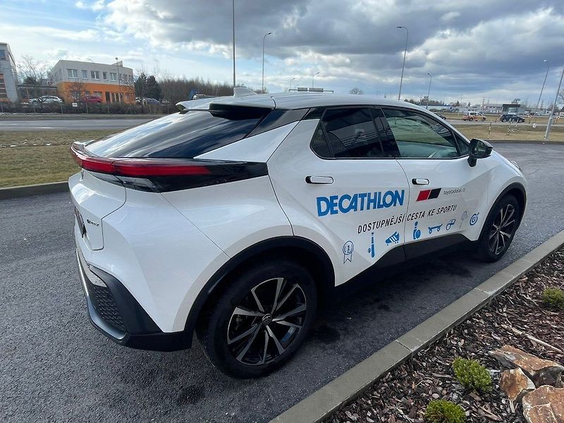 Toyota C-HR 1.8 Hybrid automat 140HP Style - fotka 7 z 23