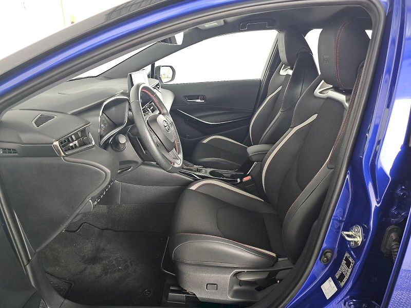 Toyota Corolla (2024) 2.0HEV 197k GR Dynamic - fotka 6 z 28
