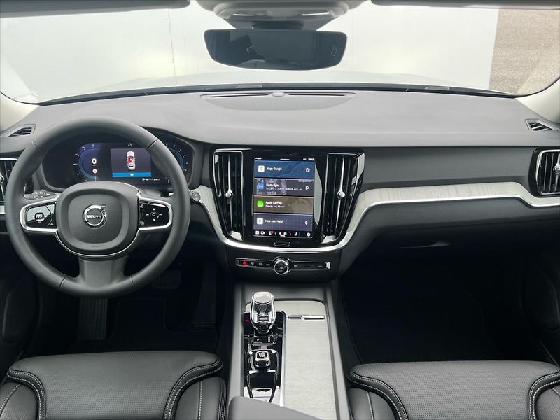 Volvo V60 2,0 145kW FWD PLUS DARK  B4  R - fotka 5 z 26