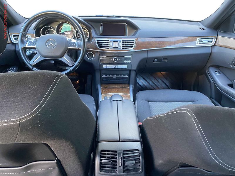 Mercedes-Benz Třídy E (2015) 2.0i E200, AT, LED, navi, - fotka 8 z 18