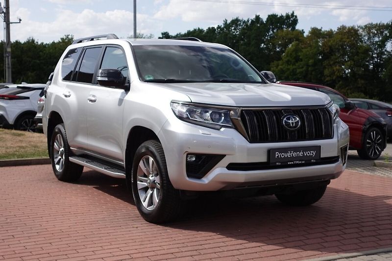 Toyota Land Cruiser 2.8 D-4D Executive Family 7mís - fotka 3 z 38