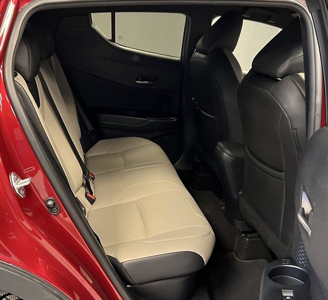 Toyota C-HR 1,8 Hybrid AT Selection - fotka 12 z 16