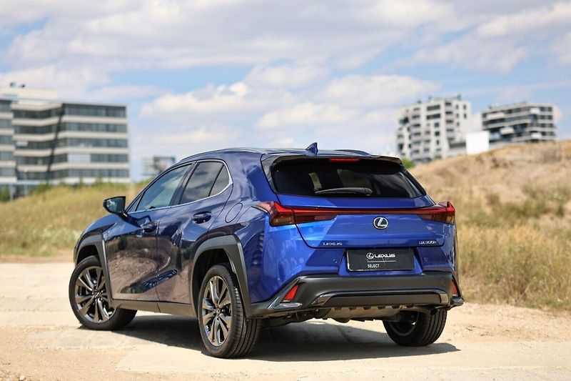 Lexus UX 300h 300H 2,0 HEV F SPORT DESIGN - fotka 6 z 28