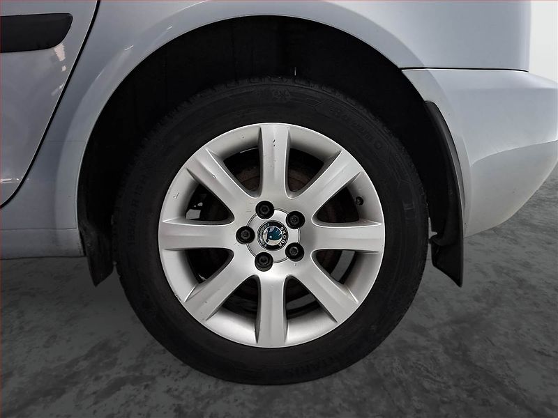Škoda Roomster (2011) 1.2 TSI, Park. senzory - fotka 14 z 17