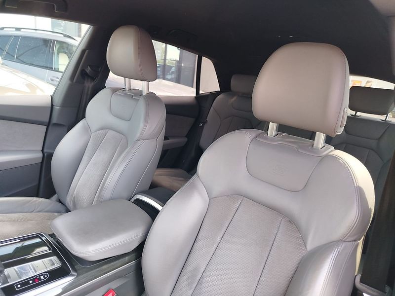 Audi Q8 50TDI Quattro S-Line, ČR, DPH - fotka 21 z 31