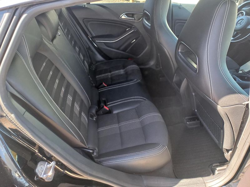 Mercedes-Benz CLA (2018) 180 - fotka 14 z 20