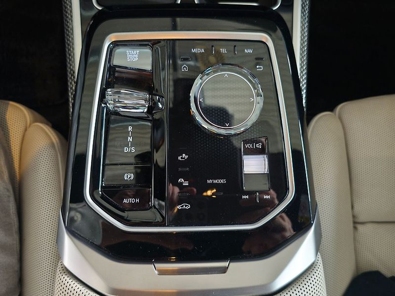 BMW Řada 7 M Sport Pro*Bowers&Wilkins Dia - fotka 18 z 22