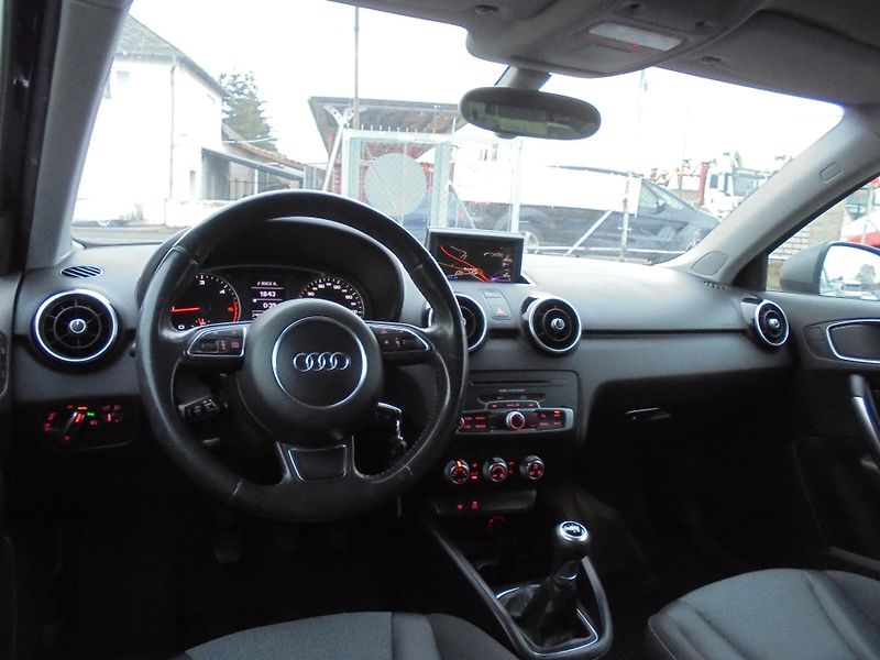 Audi A1 (2011) 1.6 TDI- NAVIGACE- KLIMA - fotka 8 z 11