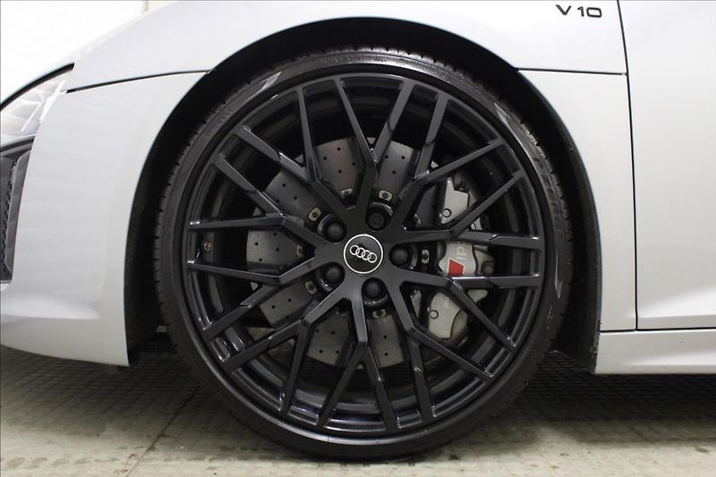 Audi R8 5,2 FSI V10 plus QUATTRO Ceram - fotka 29 z 41