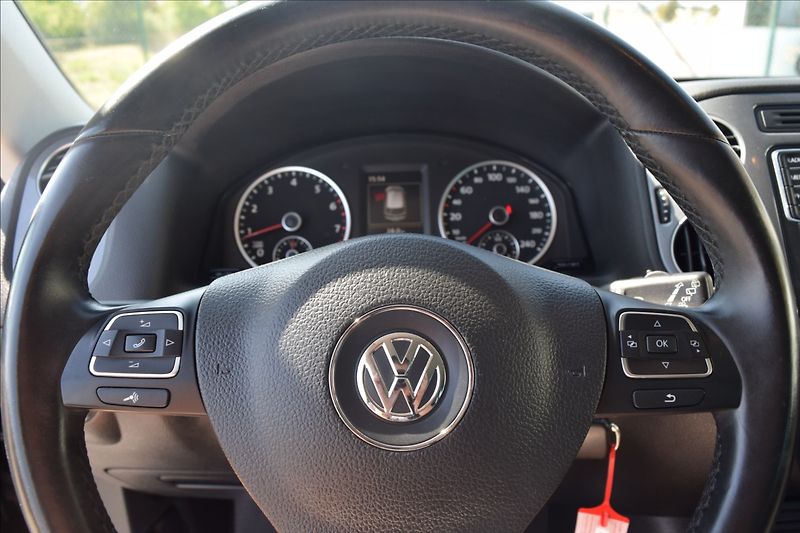 Volkswagen Tiguan 1,4 TSI 92KW R-LINE TOP STAV! - fotka 38 z 48