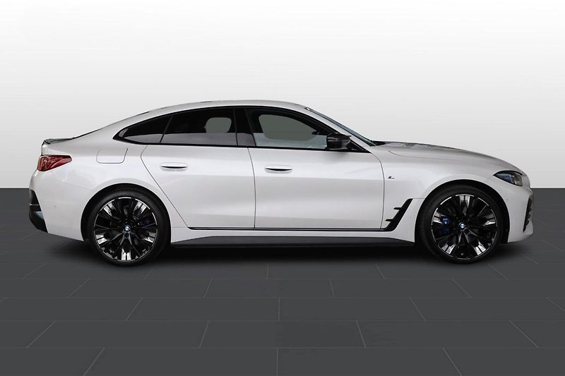 BMW i4 M60 xDrive - fotka 4 z 30