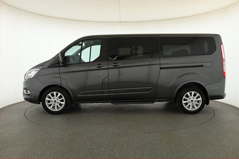 Ford Tourneo Custom (2021) Titanium 2.0 EcoBlue mHEV, ČR - fotka 3 z 19