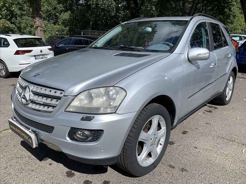 Mercedes-Benz Třídy M 4,0 CDI 4X4 - fotka 1 z 18