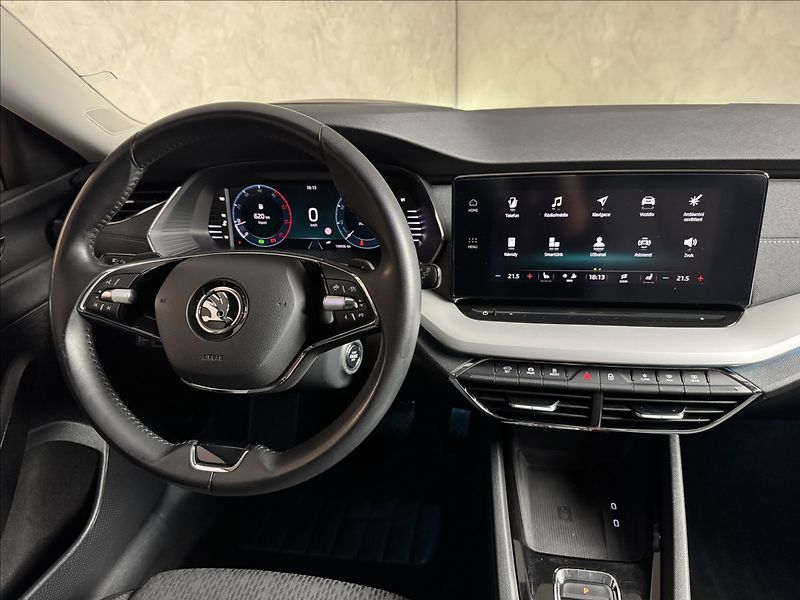 Škoda Octavia 2,0 TDi  DSG Tour Virtual LED - fotka 16 z 45