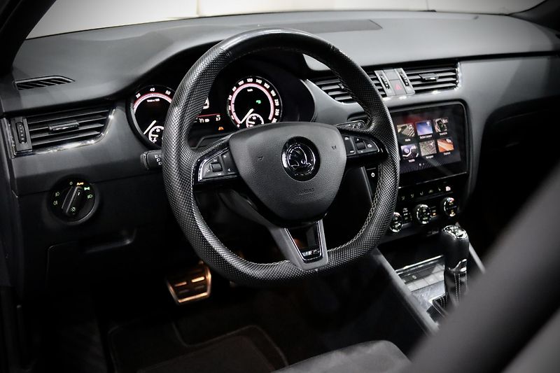Škoda Octavia 3 FL 2.0 TSI 180 kW DSG RS - fotka 12 z 43
