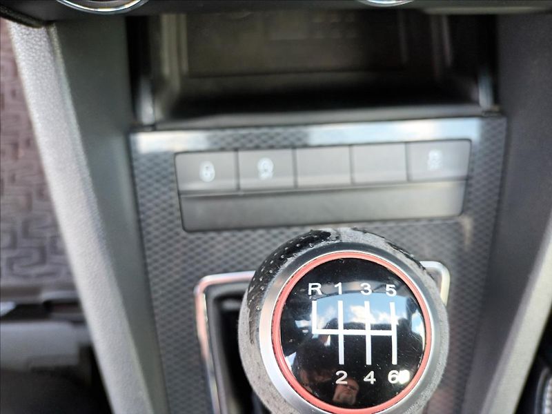 Škoda Octavia 2,0 TDI,RS,NAVIGACE,KLIMA,AUT. - fotka 16 z 49