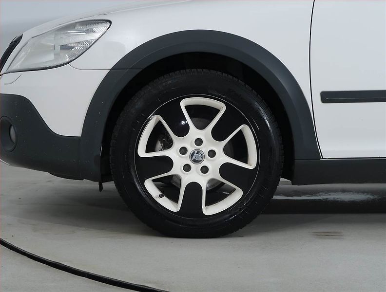Škoda Octavia (2011) 2.0 TDI, 4X4, Automat - fotka 15 z 19