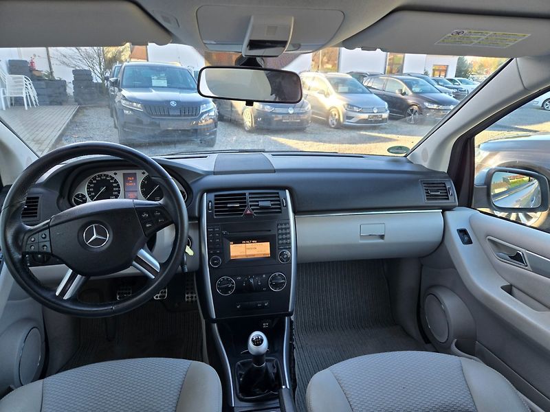 Mercedes-Benz Třídy B (2010) 1.6 i 53tis.km, TOP STAV - fotka 16 z 32