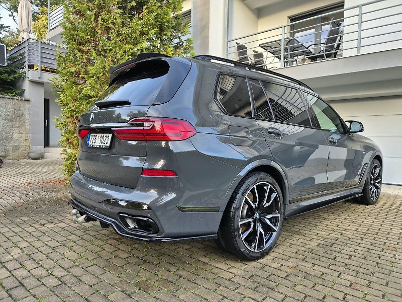 BMW X7 (2021) 40d Xdrive   REZERVACE - fotka 15 z 29