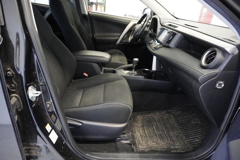 Toyota RAV4 2.5 HYBRID EXECUTIVE 4WD AUT. - fotka 25 z 28