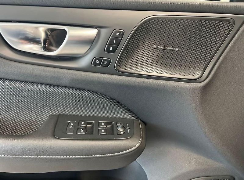Volvo S60 Recharge T6 AWD 360k Taž Pano - fotka 11 z 26