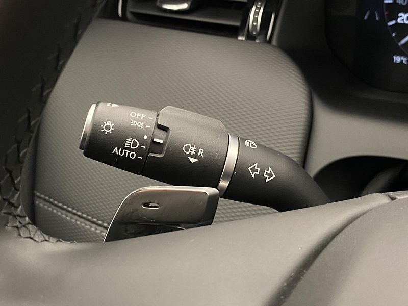 Land Rover Discovery Sport P250 DYNAMIC SE AWD AUT - fotka 21 z 46