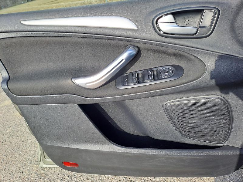 Ford Galaxy (2012) 2.0TDCi 7 MÍST SERVISKA - fotka 24 z 30