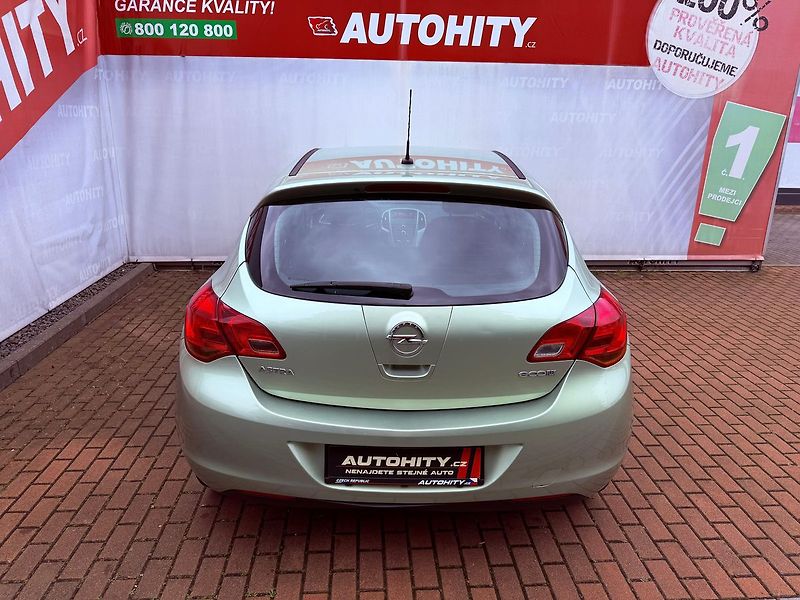 Opel Astra 1.4 EcoTec Design Edition - fotka 7 z 20
