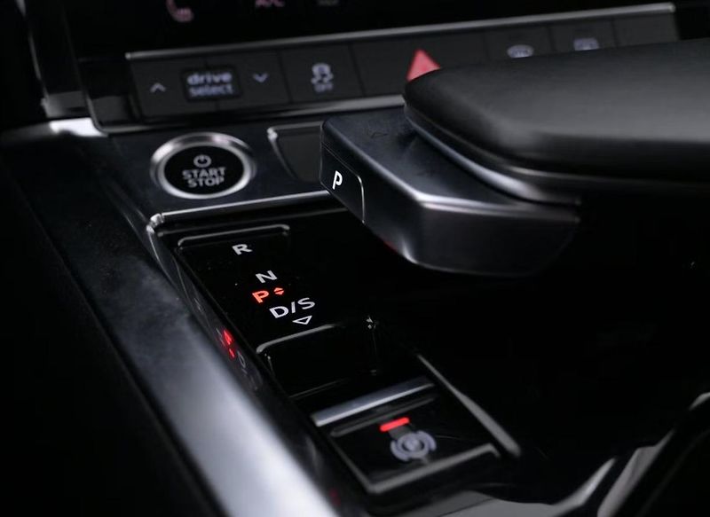 Audi e-tron 55 Quattro SoH 92% Tažné LED  - fotka 13 z 19