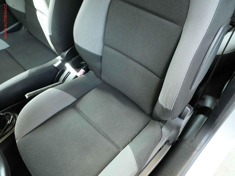 Peugeot 207 (2008) 1.4i, 2.maj, AC - fotka 9 z 17