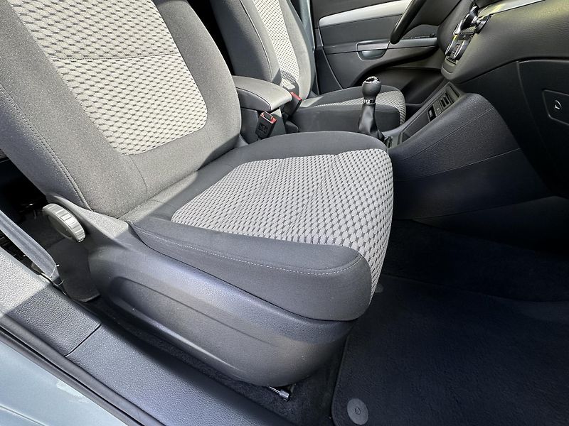 Volkswagen Sharan (2011) 2.0TDI/103kW * 5.Míst * TZ  - fotka 14 z 30