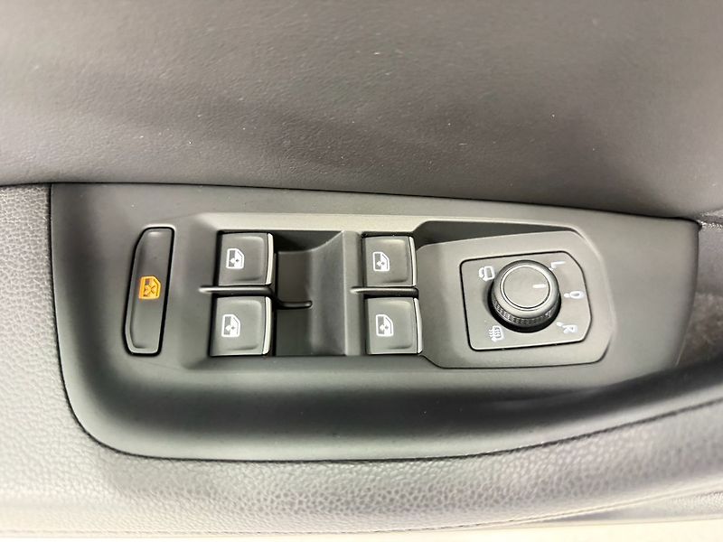 Volkswagen Passat 2.0TSI 200KW DSG 4MOTION R-LIN - fotka 25 z 28