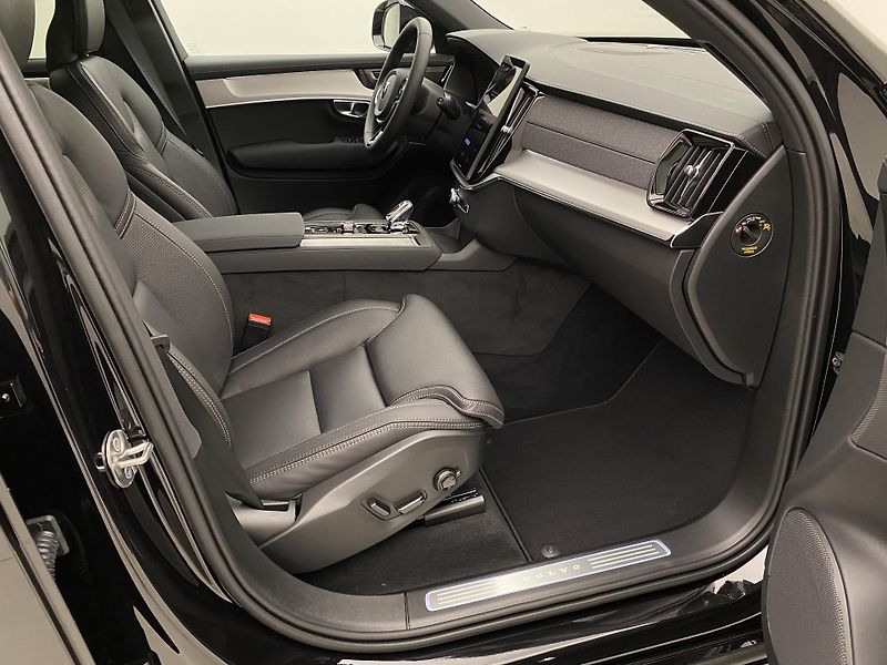 Volvo XC90 (2026) B5 AWD AUT BLACK EDITION PLUS  - fotka 24 z 71