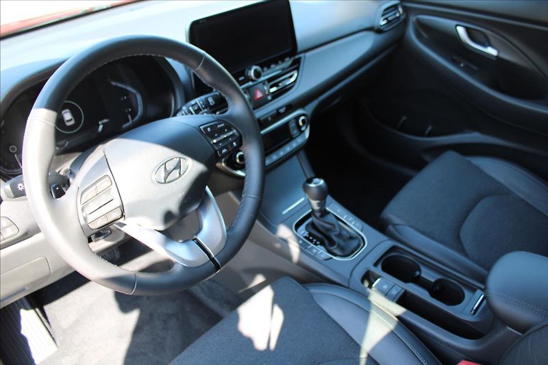 Hyundai i30 1,5 TGDI  1MAJ,AT,STYLE,ZÁRUKA - fotka 9 z 31